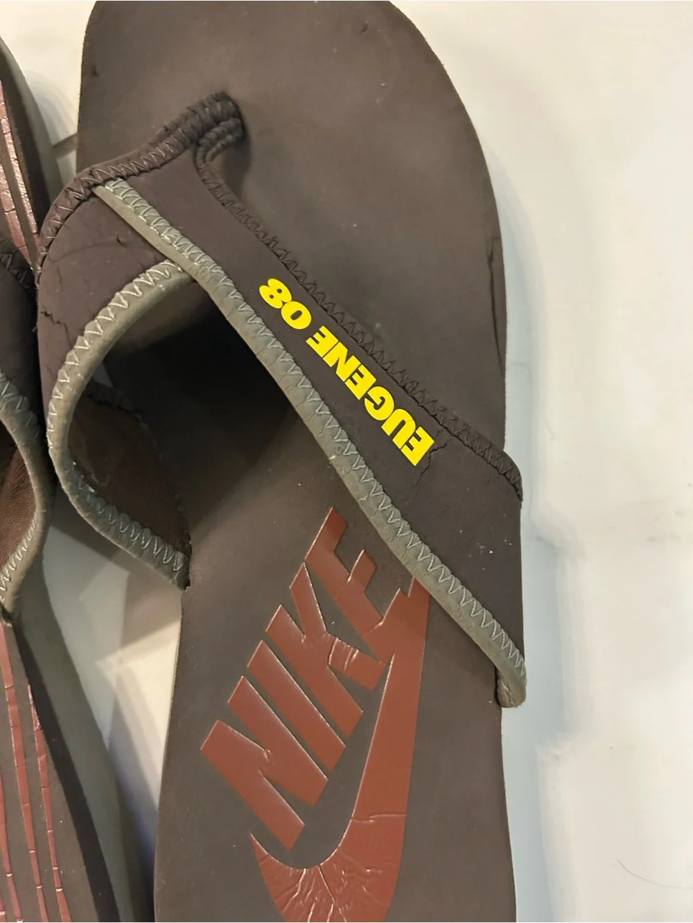 As-is Vintage Nike Celso Oregon Ducks Eugene 08 Flip Flops Rare Men’s Size 8